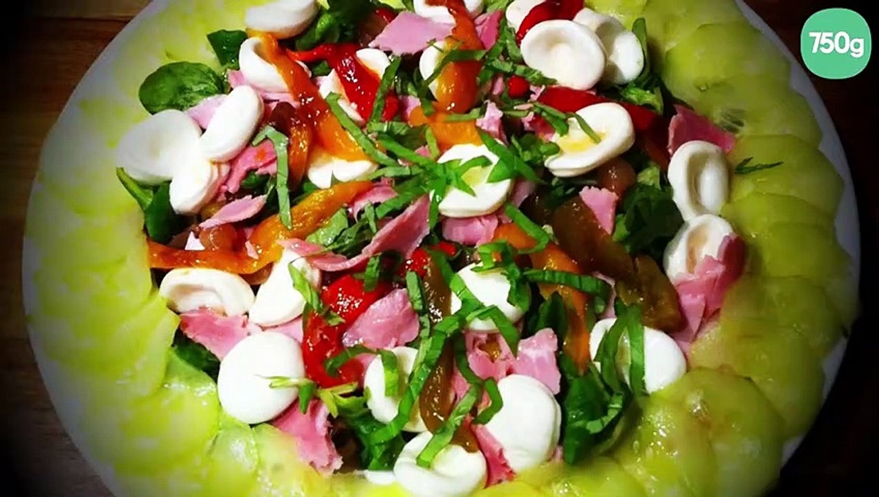 Salade fraicheur mâche, concombre, poivrons, oignons