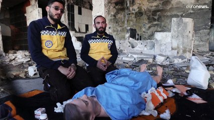 Des "tutos" pour aider les Ukrainiens à sauver des vies : les secouristes syriens s'engagent