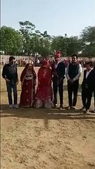 50 किलोमीटर दूर दुल्हन को हेलीकॉप्टर से लाया दूल्हा, दहेज में लिया एक रुपया व नारियल