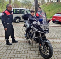 Son dakika haber... Otizmli çocuklardan polislere ihbarlı sürpriz