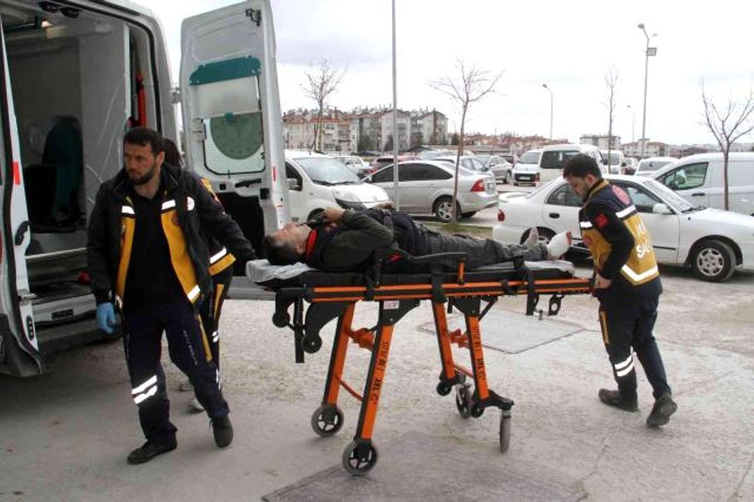 Konya'da silah fabrikasında deneme atışı yapan usta, kendi ayağını vurdu