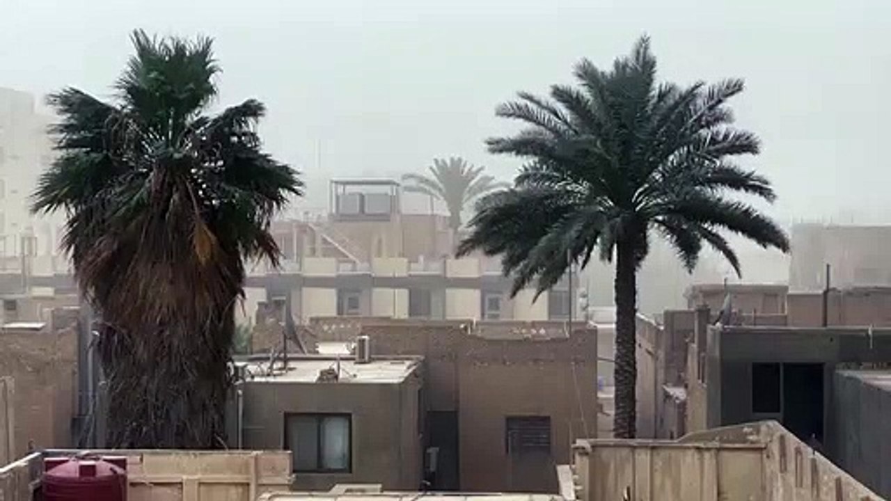 عاصفة رملية تضرب بغداد