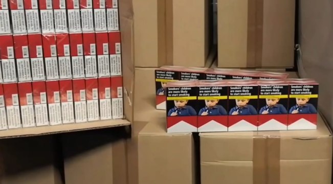 Torre del Greco (NA) - Sorpresi con 6 quintali di sigarette: denunciati contrabbandieri col Reddito di Cittadinanza (12.04.22)