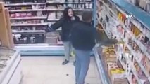 Son dakika haberleri: Peynir hırsızı hem kameralara hem de market çalışanına yakalandı