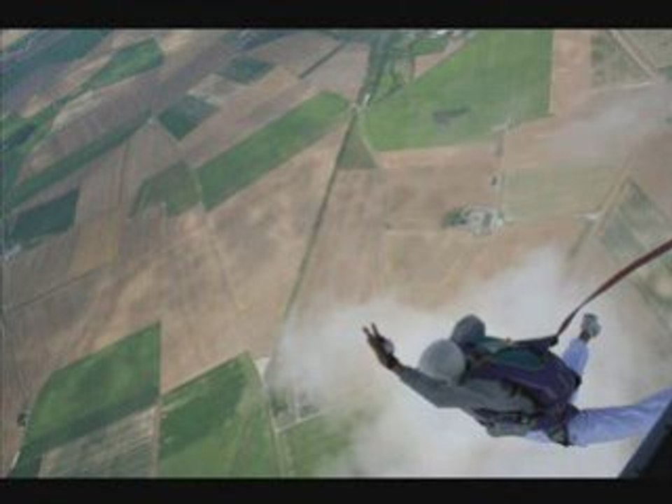 Mahmoud parachute à LAON 02  baise tout