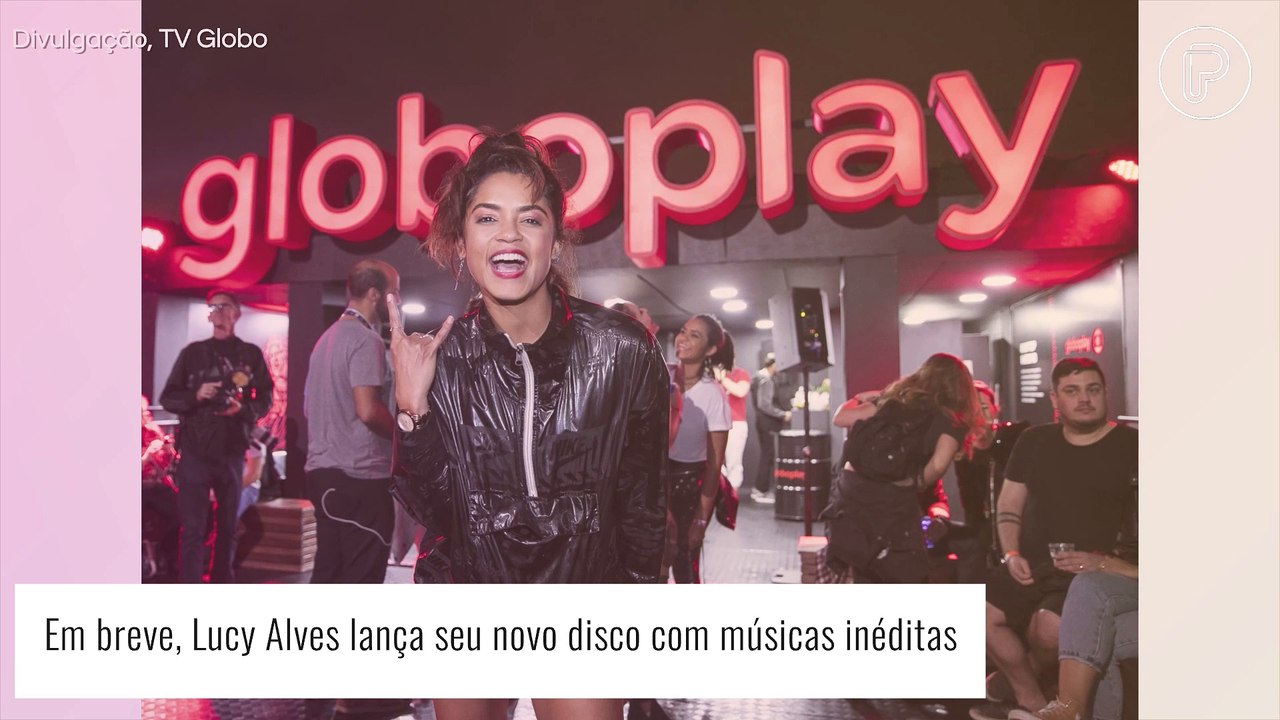 O amor está no ar! Lucy Alves troca beijos com produtora e clima de romance rouba a cena