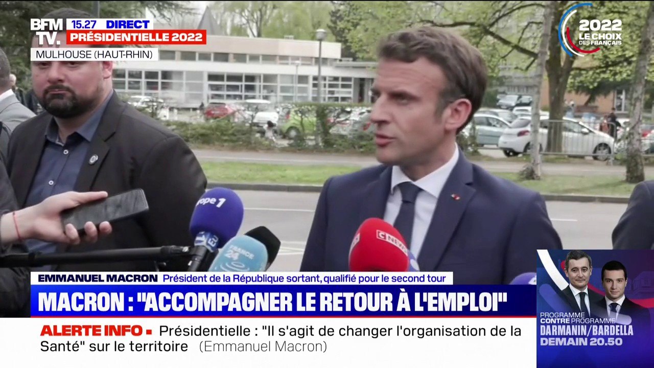 Pour Emmanuel Macron, Marine Le Pen "raconte des carabistouilles" sur l'Europe