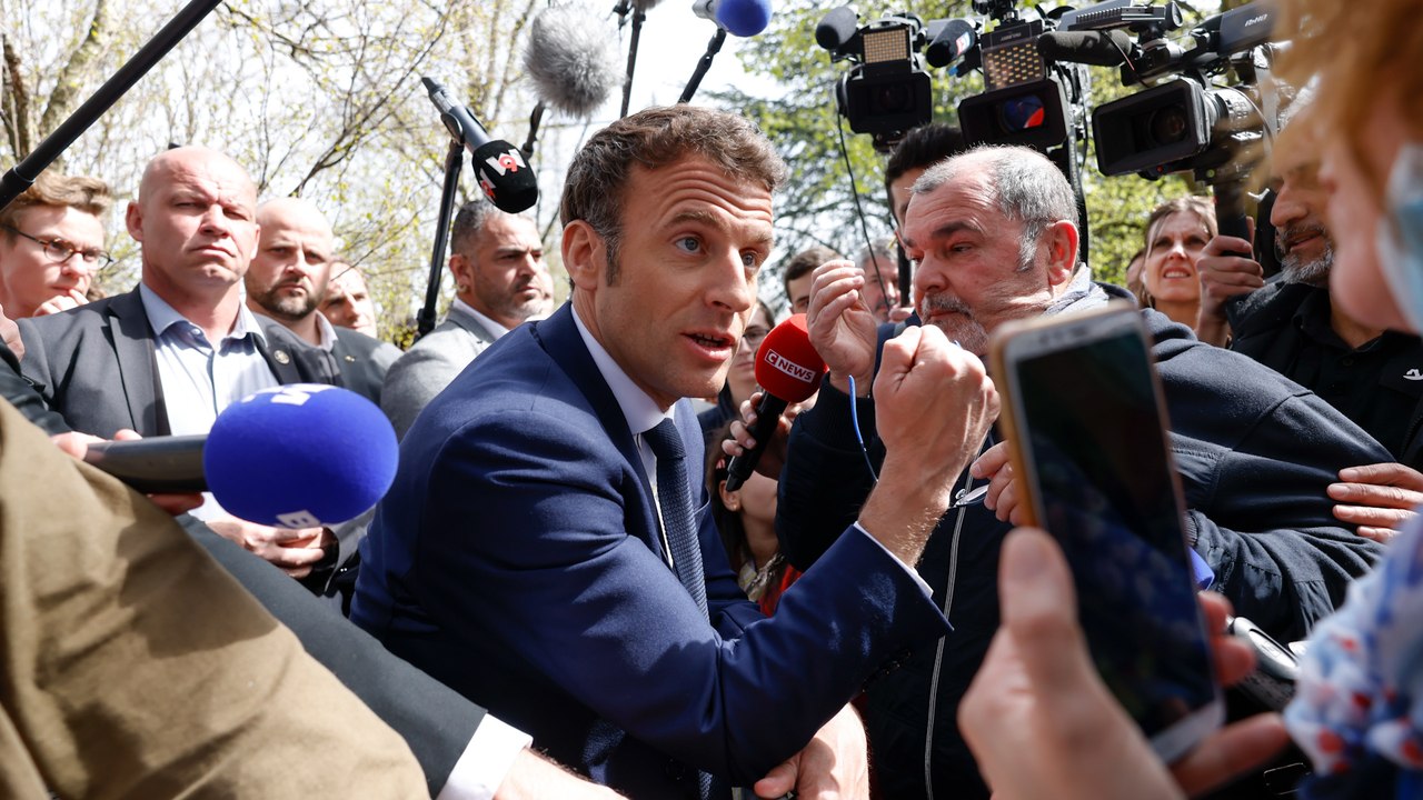 « Le peuple est en souffrance » : Macron interpellé par des soignants à Mulhouse