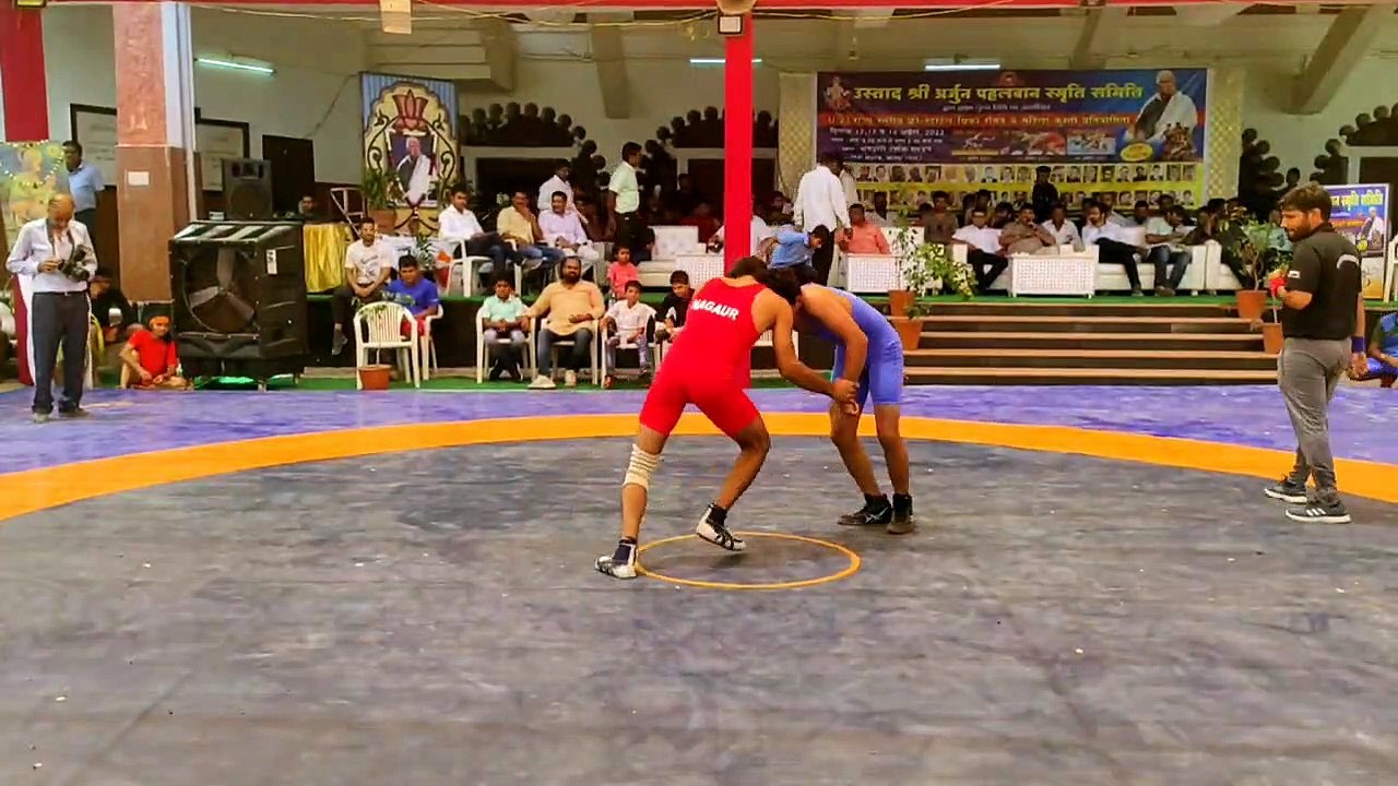 vdo पहले दिन पहलवानों ने लगाए दांव पेच