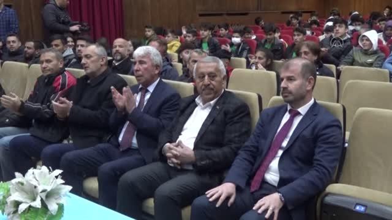 Afyonkarahisar Belediyesi'nden amatör spor kulüplerine malzeme desteği