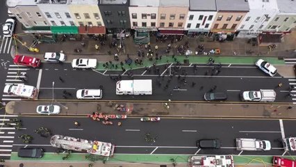 Son dakika haberi... (DRONE) New York'ta Brooklyn bölgesinde metroda silahlı saldırı