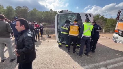 Son dakika haberi: ESKİŞEHİR - Cezaevi nakil aracı devrildi, 4'ü asker 6 kişi yaralandı