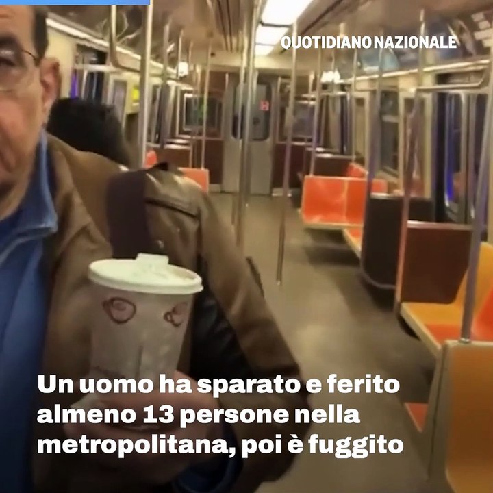 New York, spari e fumo nella metropolitana: almeno 13 feriti