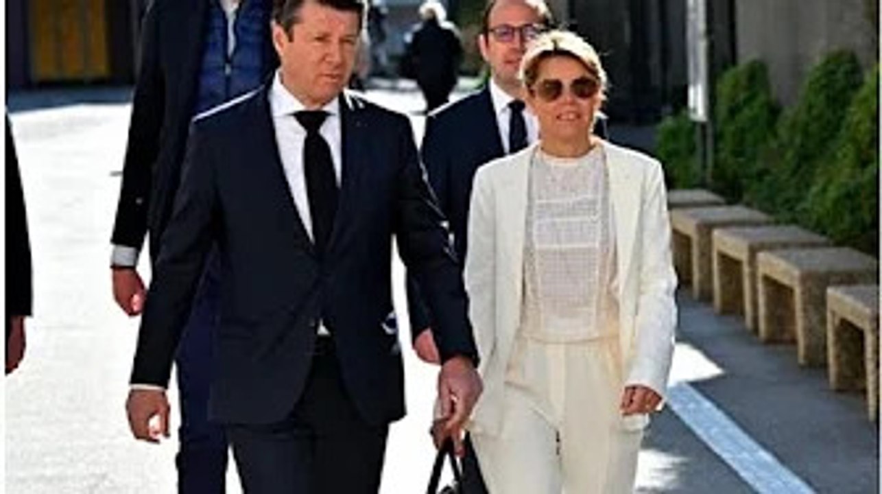 Laura Tenoudji et Christian Estrosi votent en famille, la petite Bianc@ habillée comme une grande !