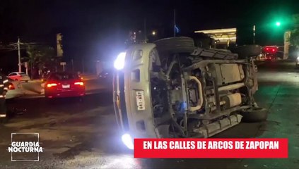 Una camioneta blindada terminó volcada en calles de la colonia Arcos de Zapopan