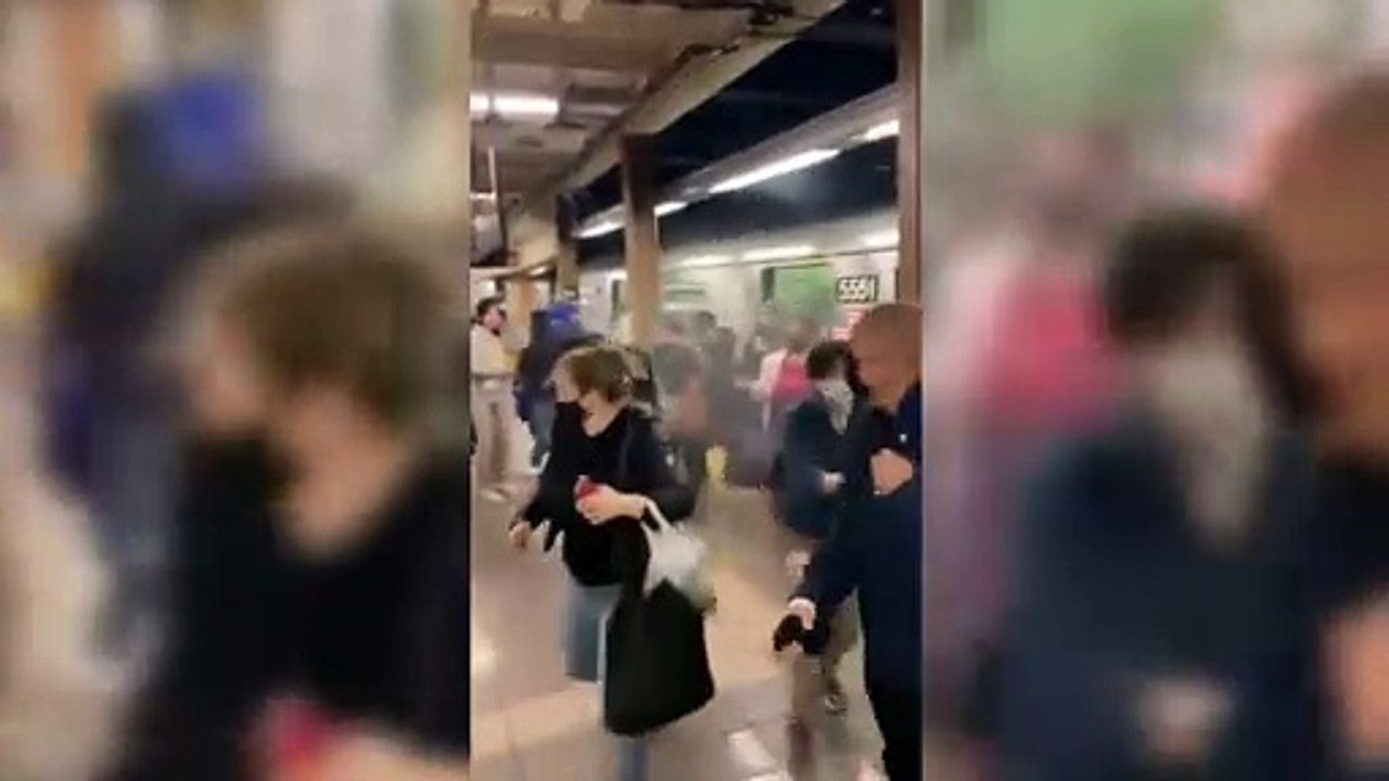 Al menos trece heridos por un tiroteo en el metro de Nueva York