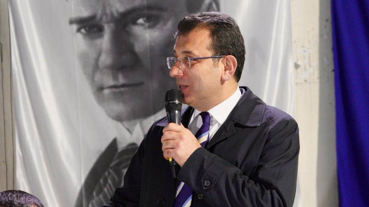 İmamoğlu, yerin 25 metre altında metro çalışanlarıyla iftar yaptı