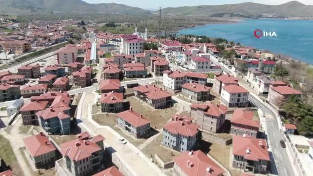 Depremin merkez üssünde vatandaşlar evlerine kavuşmanın mutluluğunu yaşıyor