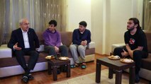 Kılıçdaroğlu’ndan öğrenci evine ziyaret
