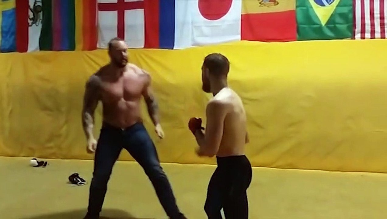 La Montagne de Game of Thrones fait du MMA contre Conor McGregor