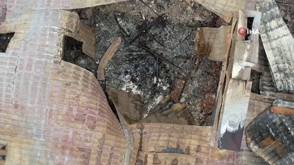 Gostomel'de halk kente geri döndüYıkılan binalarda sağlam kalan eşyalarını arıyorlar