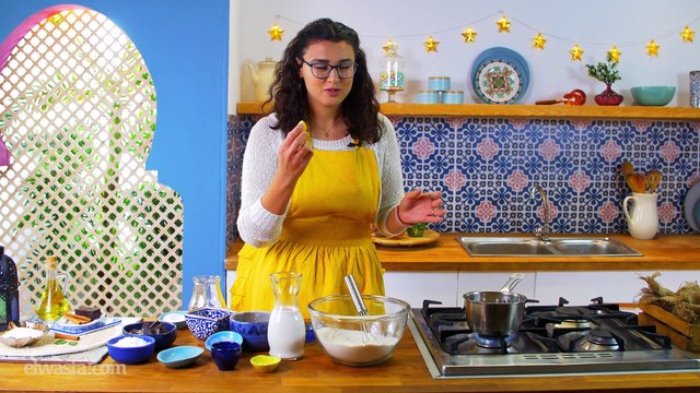 زلابية ( لقمة القاضي ) مقرمشة من بره و طريه من جوه مع تشكيله من ال