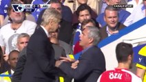 Quand Arsène Wenger bouscule José Mourinho pendant Chelsea-Arsenal...