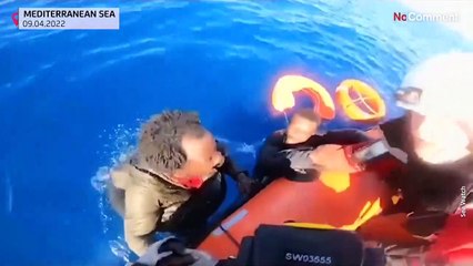 بدون تعليق: فرق الإغاثة يباشرون عمليات انقاذ دراماتيكية للمهاجرين في البحر المتوسط
