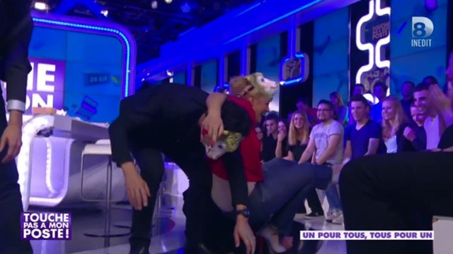 La chute d'Elodie Gossuin sur Jean-Luc Lemoine dans TPMP