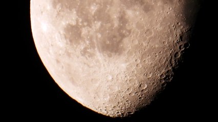 Luna gibosa menguante al 80%