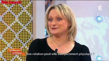 Elle se déguise en bûche de Noël pour son mari... Le Zapping des confessions