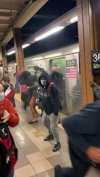 Fusillade dans le métro de New York : La police...