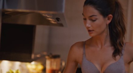 Elle cuisine en sous-vêtements... Le Zapping du Web