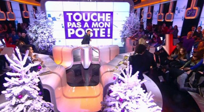 La grosse chute de Bertrand Chameroy dans Touche pas à mon poste