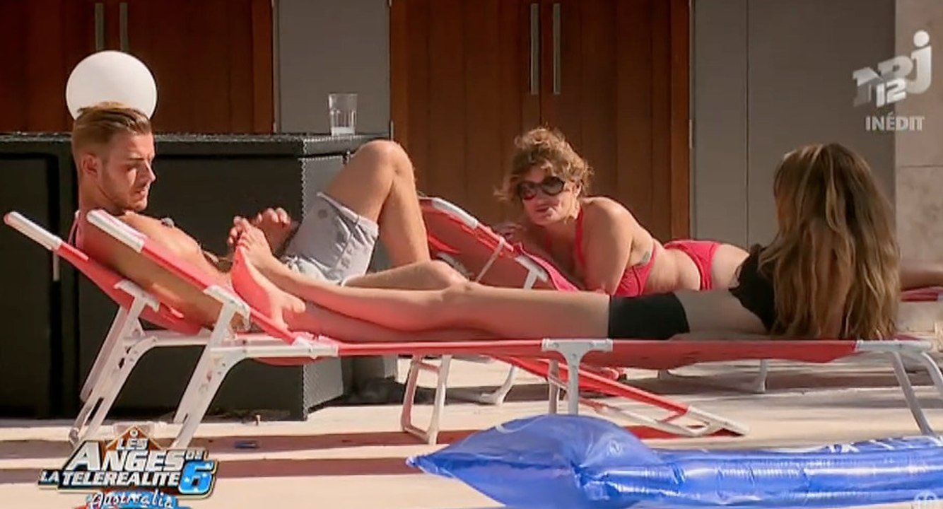 Julien sous le choc des révélations de Fred dans Les Anges de la télé-réalité