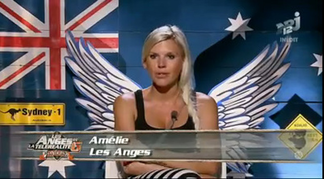 Anaïs et Amélie en panique dans la jungle dans Les Anges 6