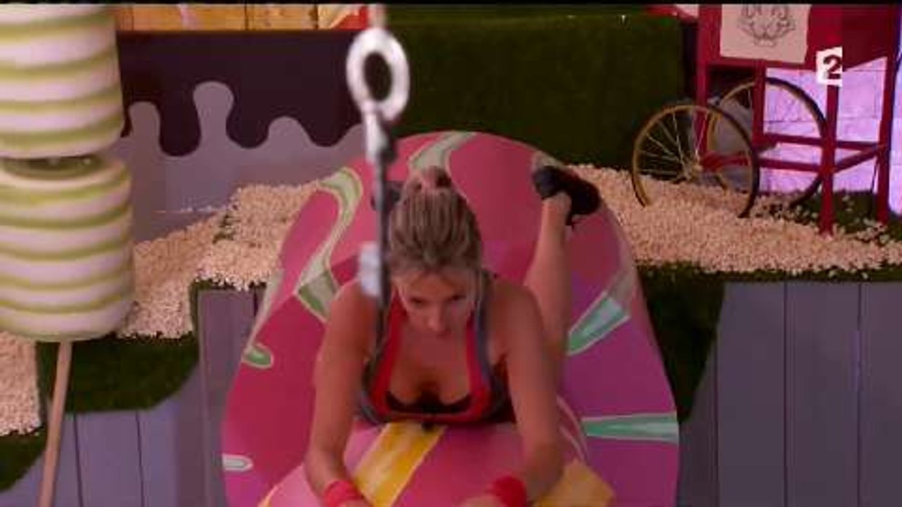 Eve Angeli sexy dans Fort Boyard