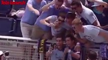 Sanctionné d'un carton jaune pour avoir pris un selfie en plein match... Le Zapping du web