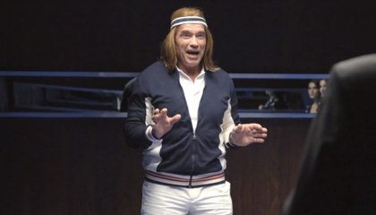 Super Bowl 2014 : Arnold Schwarzenegger méconnaissable dans une pub pour de la bière