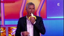 Zapping Jeux : Mais pourquoi Nagui mange-t-il une banane en pleine émission ?