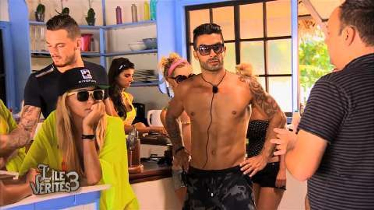 L'île des vérités 3 : Ju donne un cours de bouche à bouche aux candidats