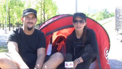 Les fans de Mylène Farmer campent à Bercy depuis des semaines...