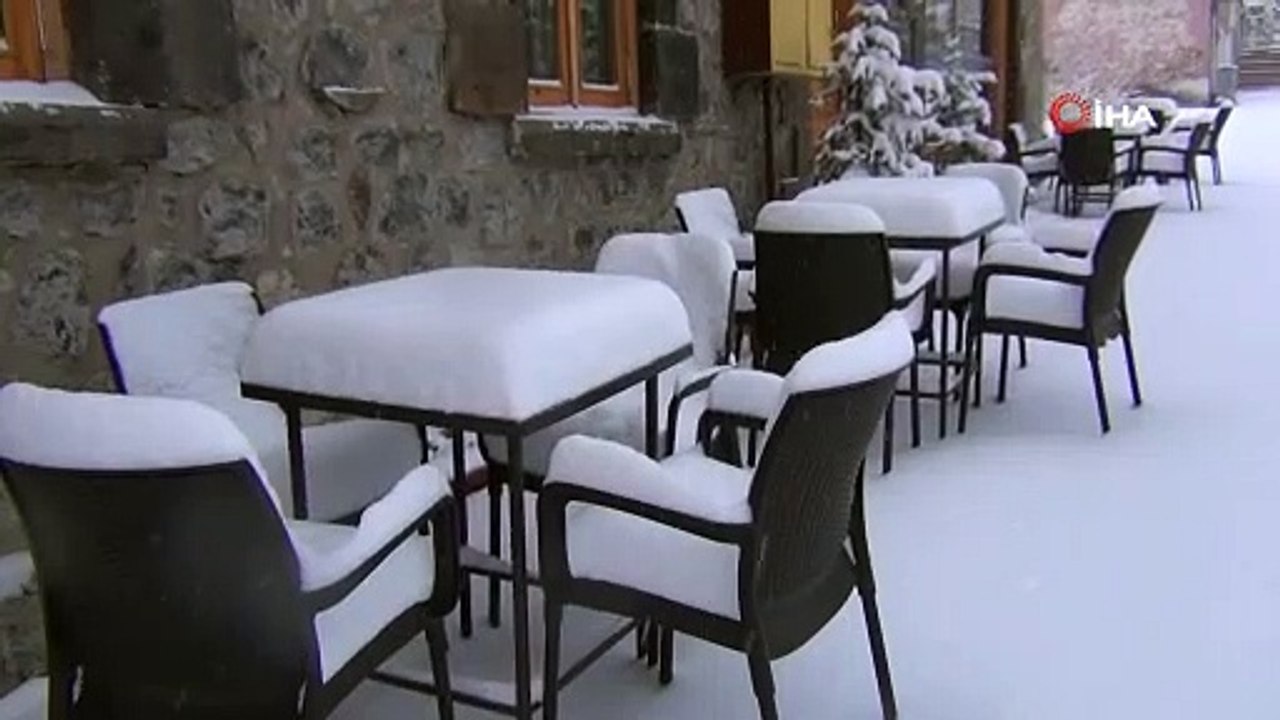 Kars Nisan ayında kışı yaşıyor: Kentte kar kalınlığı 20 santimetreyi geçti