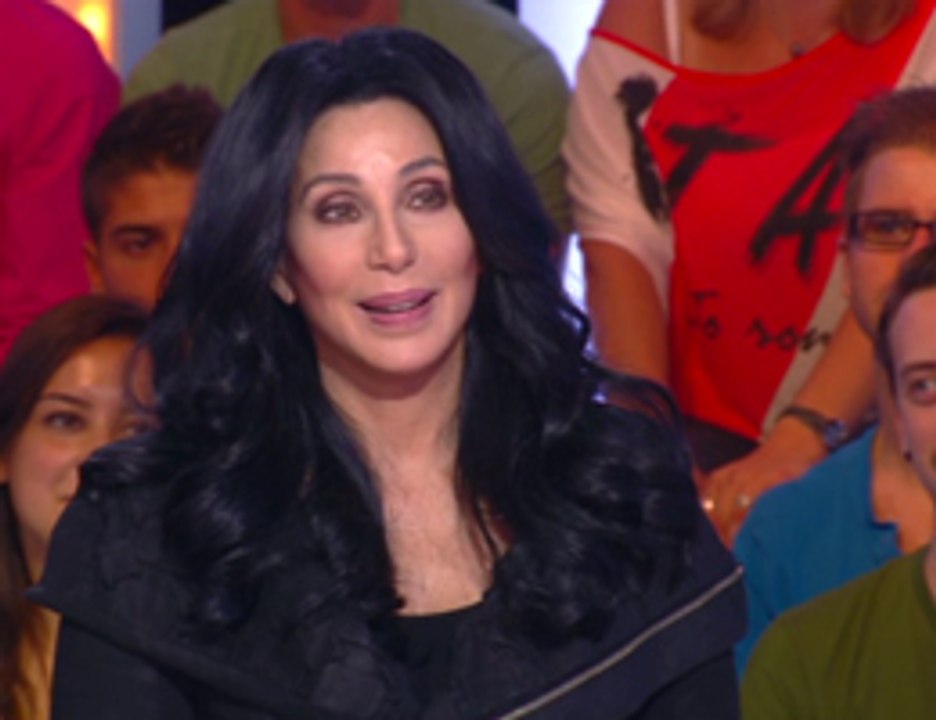 La superstar Cher danse "la danse des sardines" dans TPMP (VIDEO)