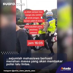 Kelewat batas, massa pendemo di gedung DPR sempat siram polisi dengan bensin