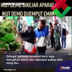 Viral! Pemuda Dijemput dan Diseret Pulang Oleh Ibunya Saat Ikut Demo, Reaksi Pasrahnya Bikin Warganet Kagum