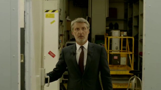 Antoine de Caunes arrive au Grand Journal... et se trompe de porte !