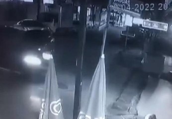 Son dakika haberi: ÇEKMEKÖY'DE OTOMOBİLİN HAFİF TİCARİ ARACA ÇARPTIĞI KAZA KAMERADA