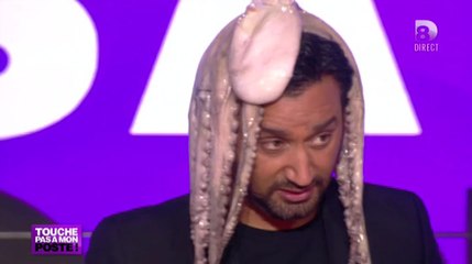 Cyril Hanouna avec un poulpe sur la tête grâce (à cause ?) de notre journaliste