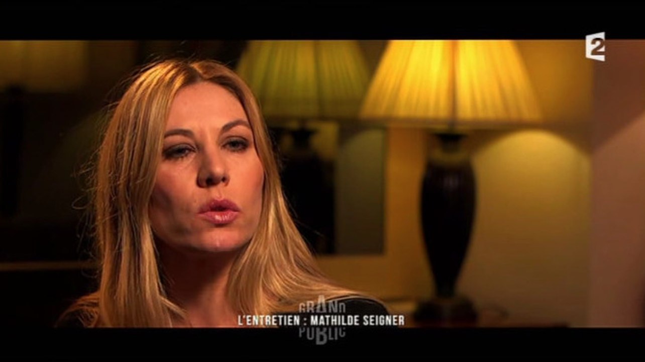 Mathilde Seigner a "beaucoup payé" sa bourde des César